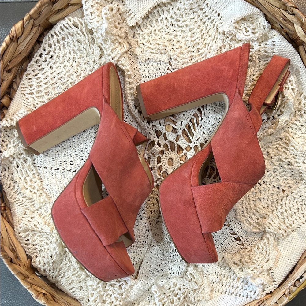 Michael Kors Elegant Red Suede Women's Sandals. 5.5” block heel. Size 10 - Picture 5 of 7